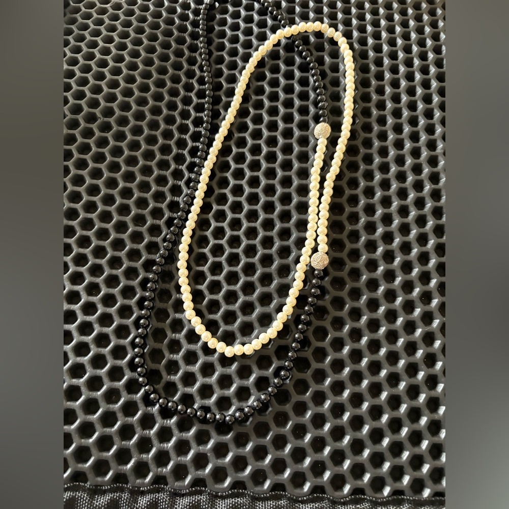 Avon Black and Cream Beaded Necklace